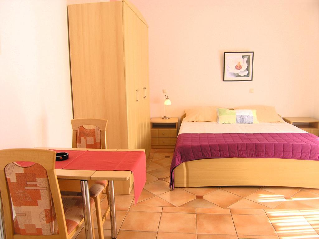 Apartments Kristina 克尔克 外观 照片