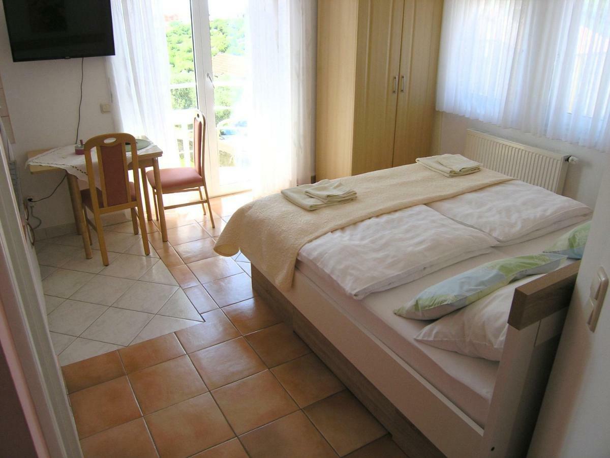 Apartments Kristina 克尔克 外观 照片